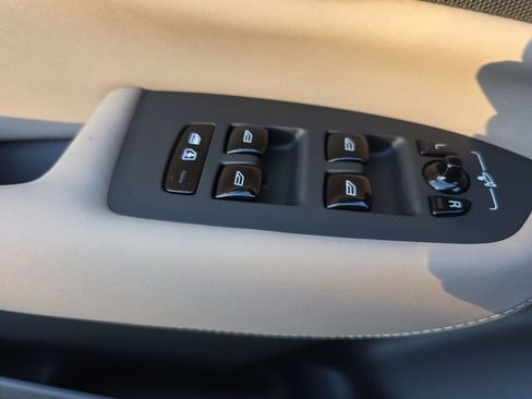 New 2026 Volvo XC90 B6 Plus image 40