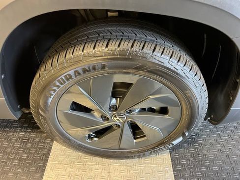 Certified 2025 Volkswagen Taos S FWD image 9