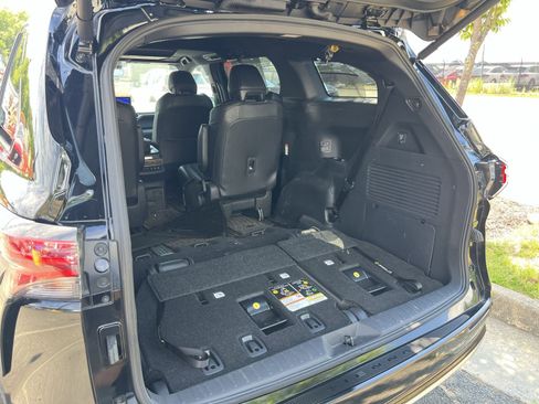 Used 2025 Toyota Sienna Platinum AWD/4WD image 24