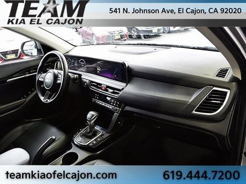 Certified 2025 Kia Seltos EX w/ EX Sunroof Package image 11