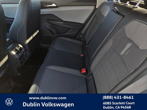 Certified 2022 Volkswagen Taos SE image 10