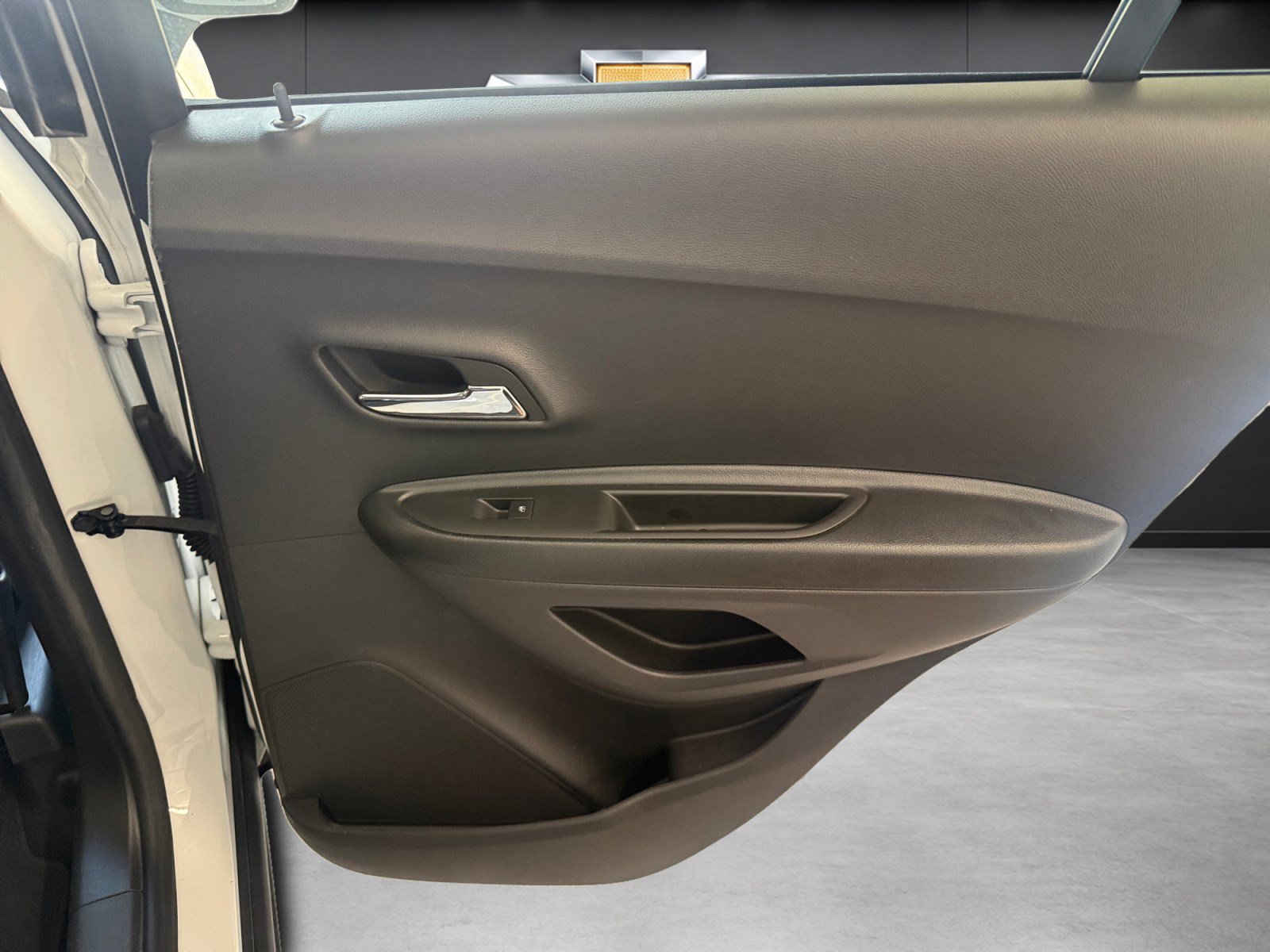 Used 2022 Chevrolet Trax LT w/ Sport Edition FWD image 16