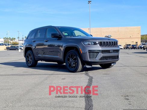 New 2026 Jeep Grand Cherokee Altitude AWD/4WD image 3