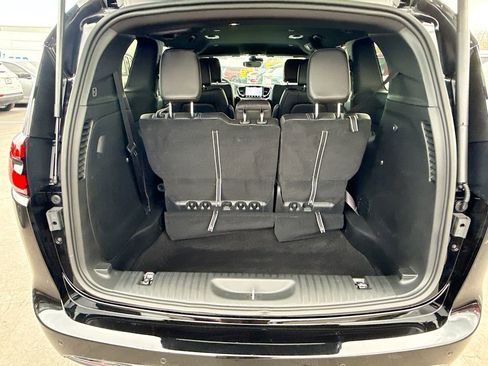 Used 2026 Chrysler Pacifica Select image 30