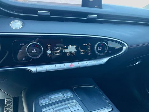 Used 2025 Genesis GV70 3.5T Sport AWD/4WD image 16