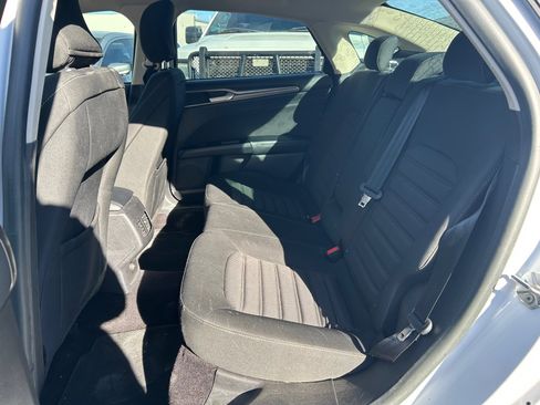 Used 2017 Ford Fusion SE image 6