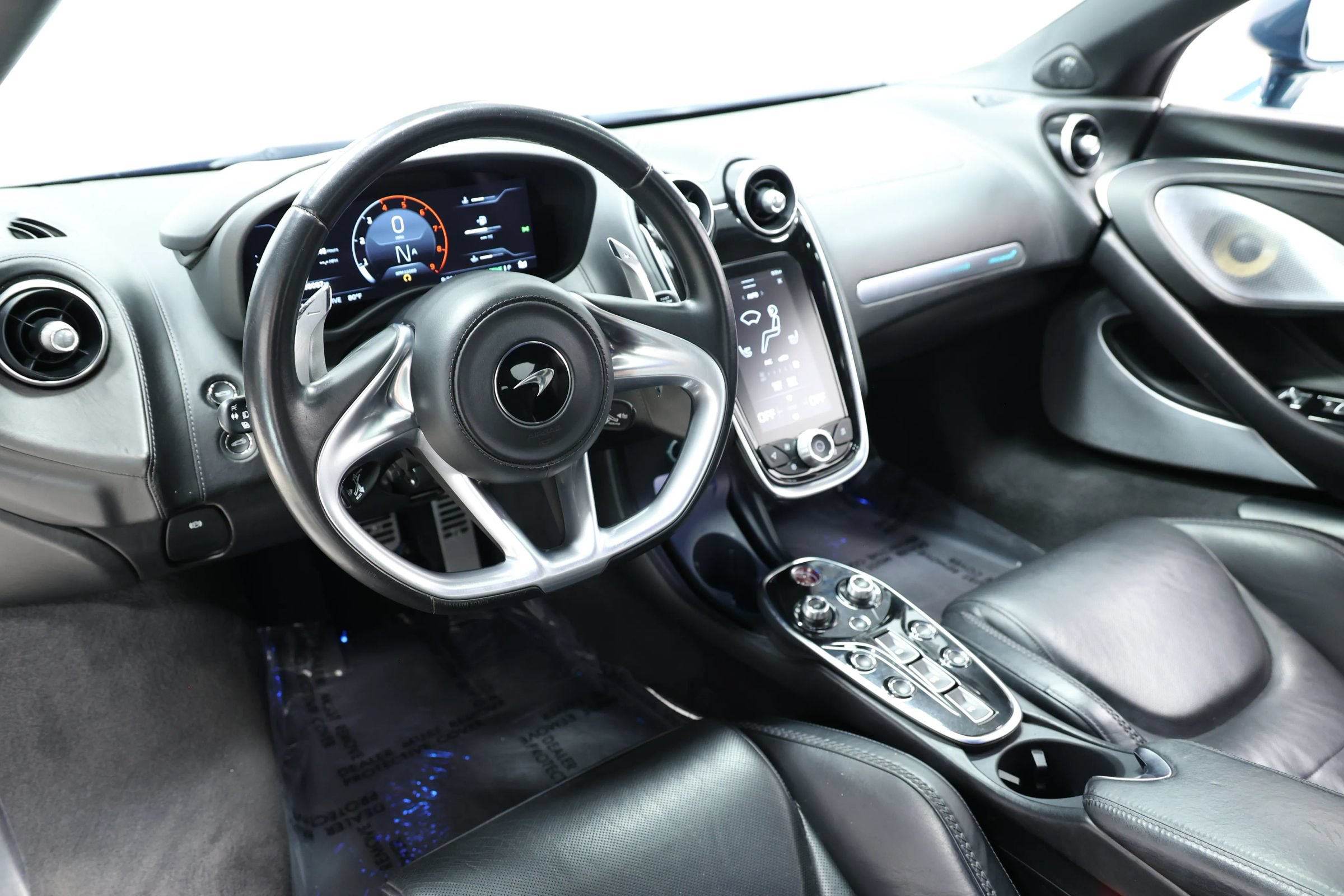 Used 2021 McLaren GT RWD image 27
