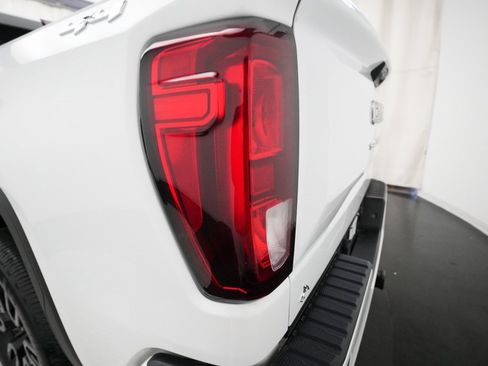 Used 2023 GMC Sierra 1500 Elevation image 30
