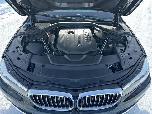 Used 2018 BMW 740i xDrive image 25