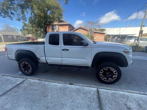 Used 2016 Toyota Tacoma SR image 3