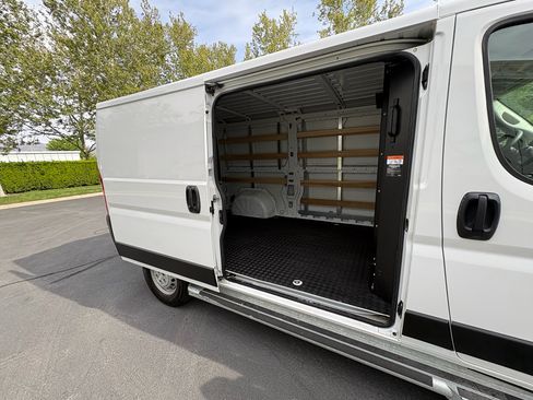 Used 2025 RAM ProMaster 2500 w/ U-Haul Equipment Group FWD image 25