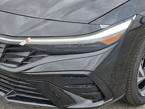 New 2026 Hyundai Elantra Limited FWD image 9