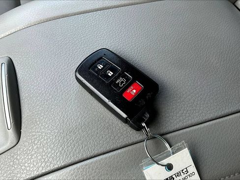 Used 2015 Toyota Highlander XLE FWD image 39