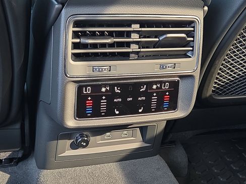 Used 2025 Audi Q8 Prestige AWD/4WD image 11