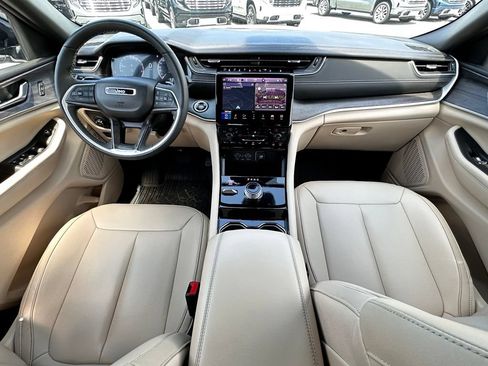 Used 2023 Jeep Grand Cherokee Limited AWD/4WD image 29