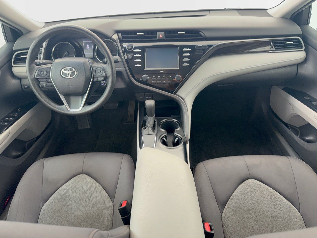 Used 2020 Toyota Camry LE FWD image 17