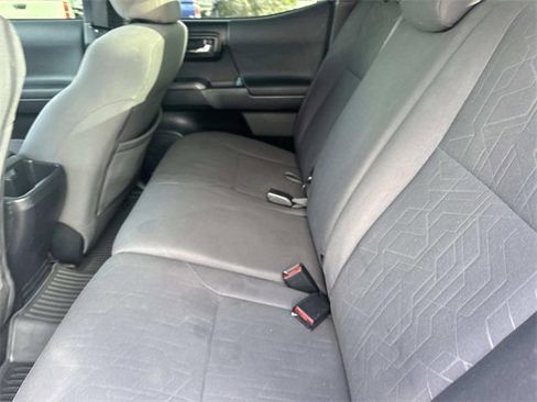 Used 2018 Toyota Tacoma TRD Sport image 15