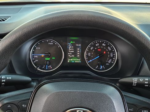 Used 2020 Toyota RAV4 LE image 18