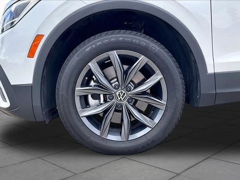Used 2023 Volkswagen Tiguan SE w/ Panoramic Sunroof Package FWD image 10