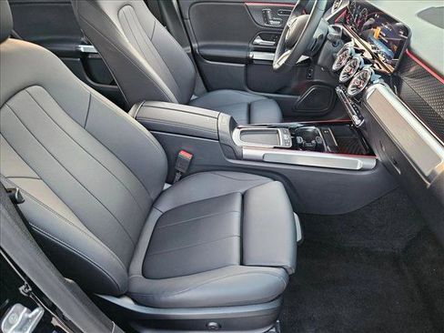 Used 2025 Mercedes-Benz GLB 250 image 19