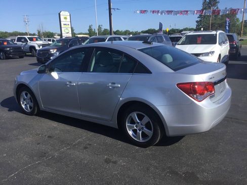 Used 2016 Chevrolet Cruze LT FWD image 3