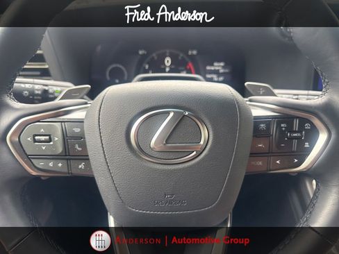 Used 2025 Lexus GX 550 w/ Accessory Package (2T) AWD/4WD image 9