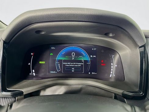 Used 2025 Toyota Camry SE w/ Convenience Package image 18