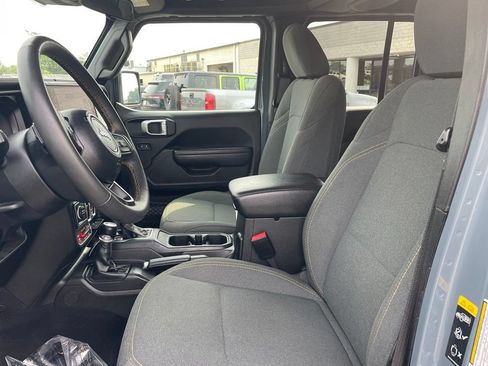 Used 2024 Jeep Wrangler Unlimited AWD/4WD image 2