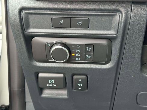 Used 2022 Ford Expedition XLT image 19