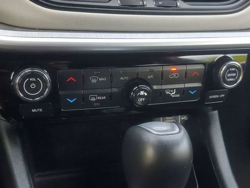 Used 2025 Jeep Compass Limited AWD/4WD image 24