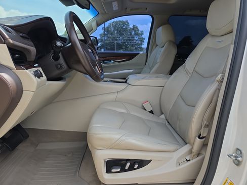 Used 2015 Cadillac Escalade Luxury RWD image 10