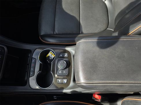 Used 2021 GMC Acadia AT4 w/ Technology Package image 26