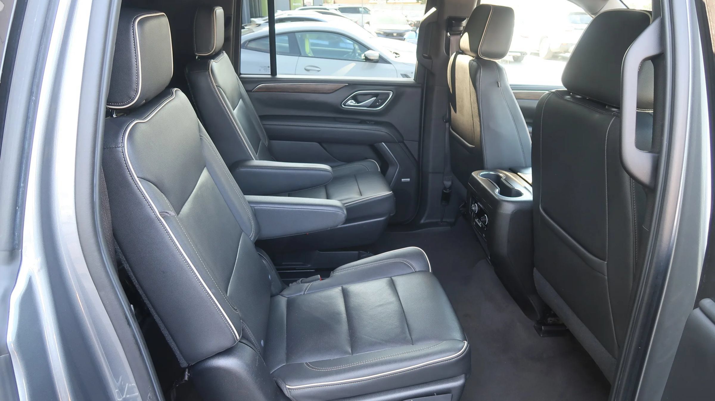 Used 2021 Chevrolet Suburban Premier w/ Premium Package RWD image 23