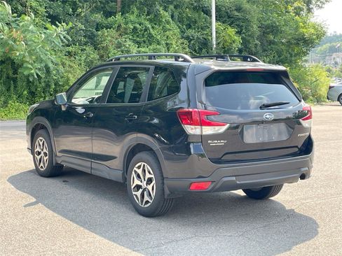 Used 2023 Subaru Forester Premium AWD/4WD image 3