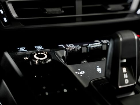 Used 2024 Porsche 911 Dakar image 17