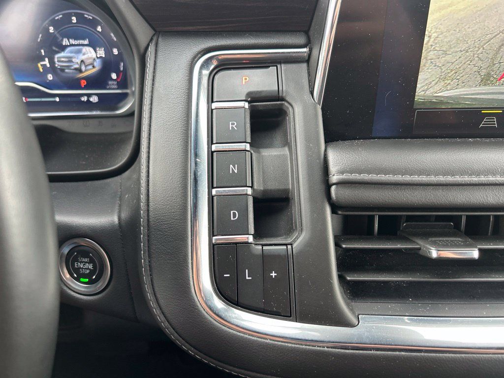 Used 2024 Chevrolet Suburban LT AWD/4WD image 28