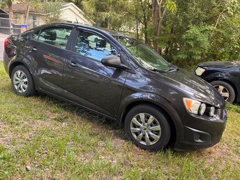 Used 2013 Chevrolet Sonic LS FWD image 9