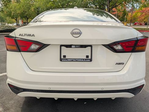 Used 2025 Nissan Altima 2.5 SV AWD/4WD image 5