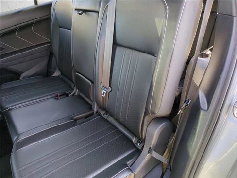 Used 2022 Volkswagen Tiguan SE R-Line image 17