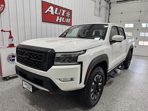 Used 2022 Nissan Frontier PRO-4X image 2