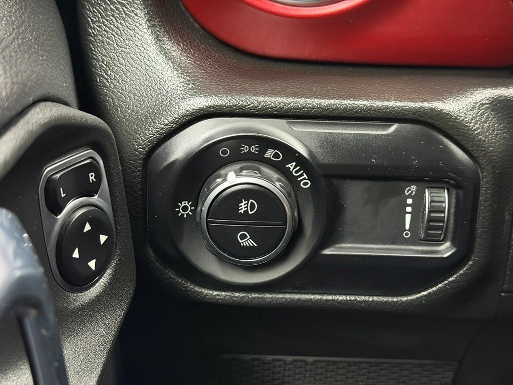Used 2023 Jeep Gladiator Rubicon w/ LED Lighting Group AWD/4WD image 30