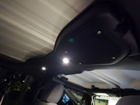 Used 2025 Jeep Wrangler Sport S image 34