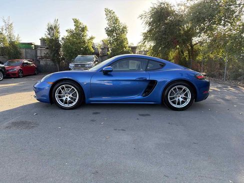 Used 2018 Porsche 718 Cayman RWD image 4