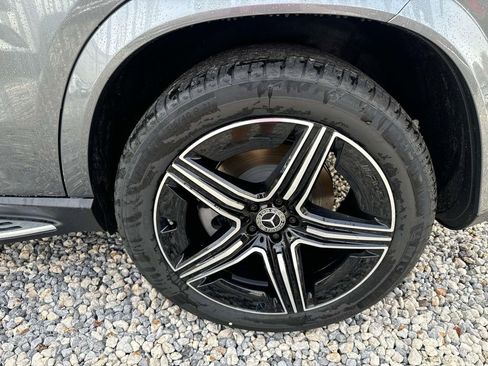 Used 2025 Mercedes-Benz GLE 450e 4MATIC image 3