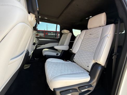Used 2025 Cadillac Escalade ESV V AWD/4WD image 22
