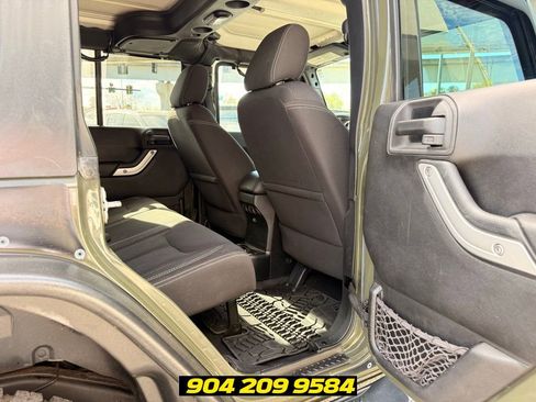 Used 2015 Jeep Wrangler Unlimited Rubicon w/ Dual Top Group AWD/4WD image 27