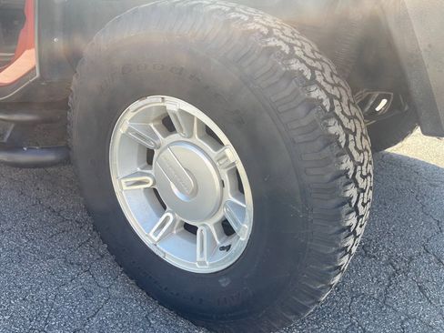 Used 2003 HUMMER H2 w/ Preferred Equipment Group image 40