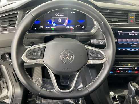 Used 2022 Volkswagen Tiguan SE image 11