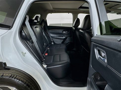 Used 2025 Nissan Rogue SV w/ SV Premium Package image 25