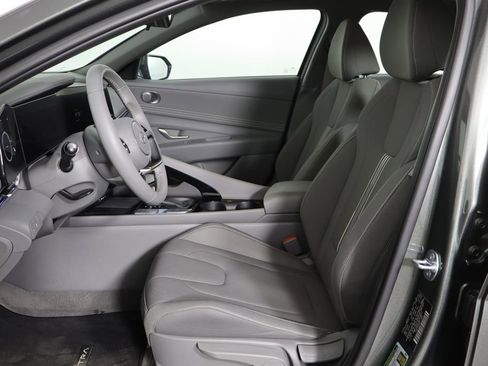 Used 2025 Hyundai Elantra SEL FWD image 14